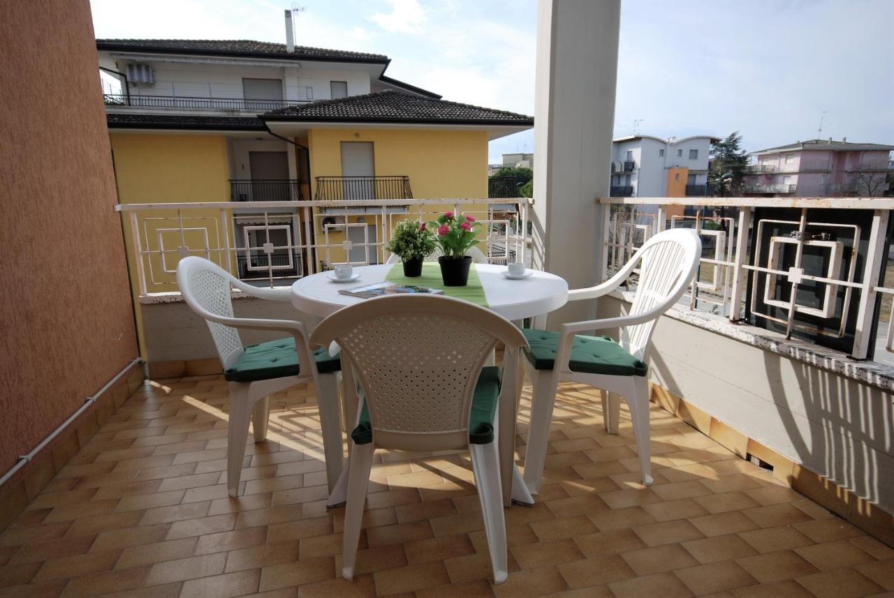 Appartamento Residenza Gardenia Lignano Sabbiadoro Esterno foto